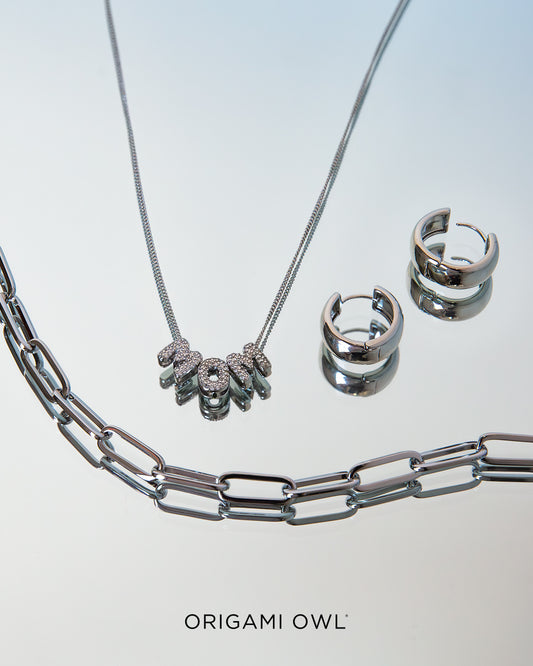 Origami Owl “XO, MOM” Necklace